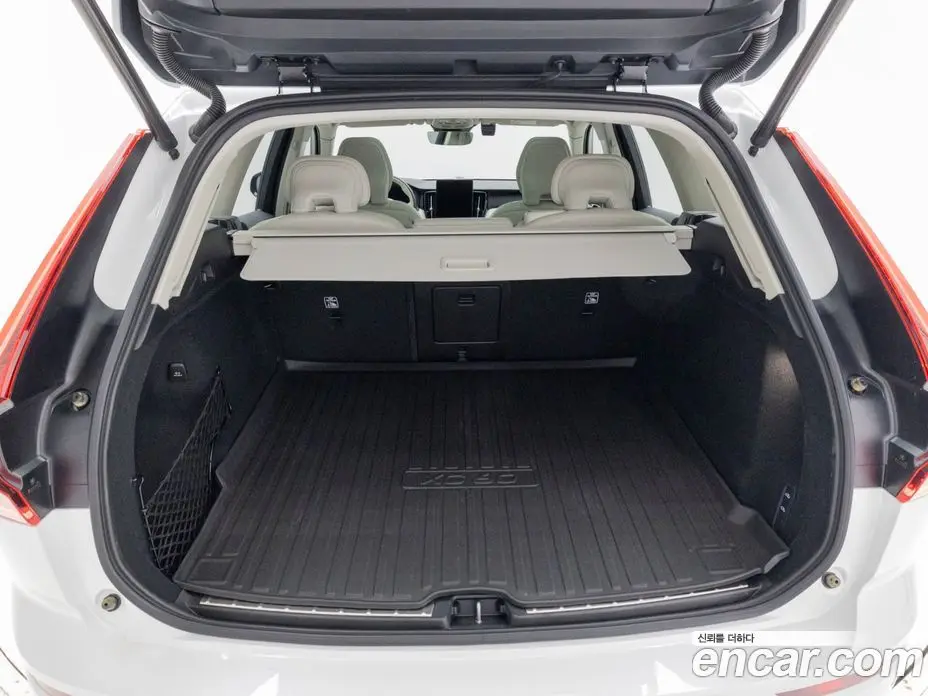 Volvo XC60 2026 2.0 автомат (гидро), фото 19