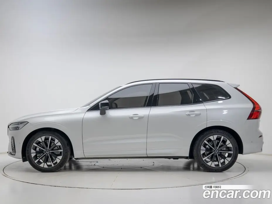 Volvo XC60 2026 2.0 автомат (гидро), фото 3