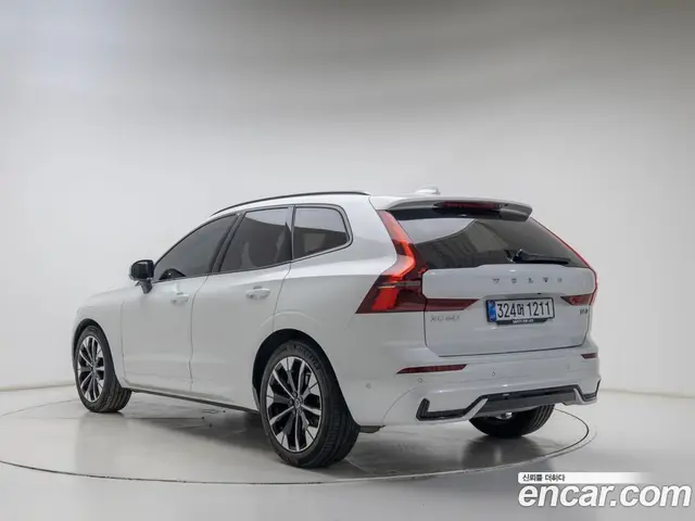 Volvo XC60 2026 2.0 автомат (гидро), миниатюра 4