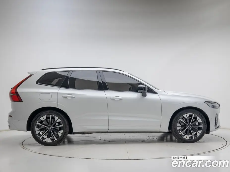 Volvo XC60 2026 2.0 автомат (гидро), фото 5