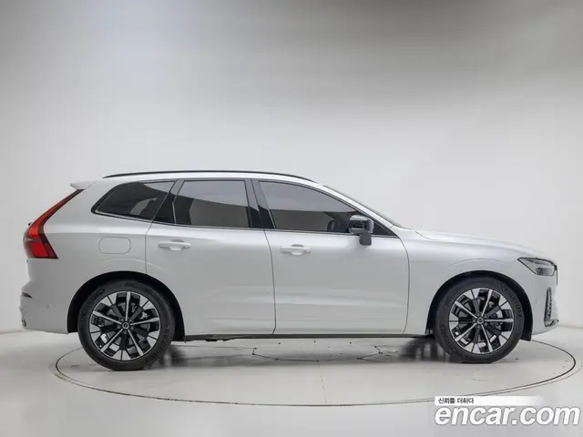 Volvo XC60 2026 2.0 автомат (гидро), миниатюра 5