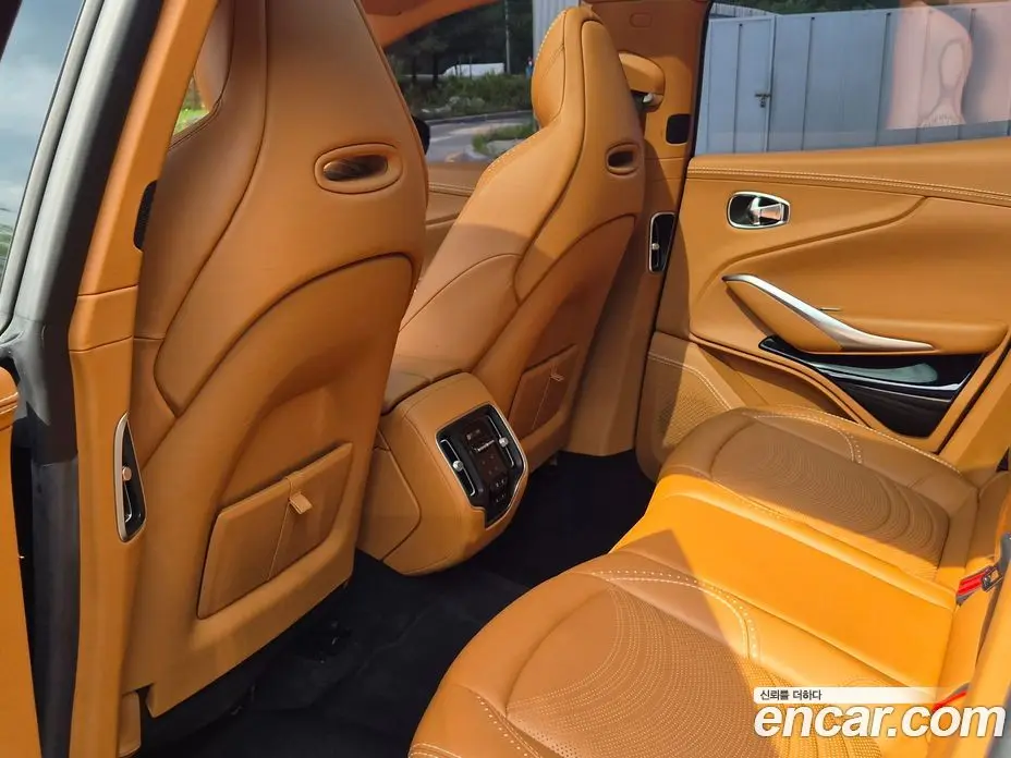 Aston Martin DBX 2023 4.0 автомат (гидро), фото 16