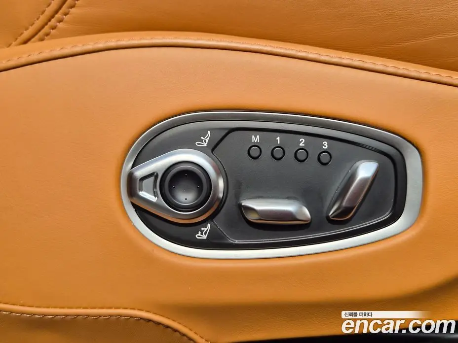 Aston Martin DBX 2023 4.0 автомат (гидро), фото 18
