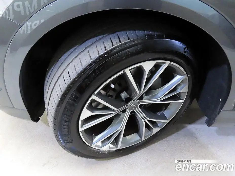 Audi Q8 2021 3.0 автомат (гидро), фото 20