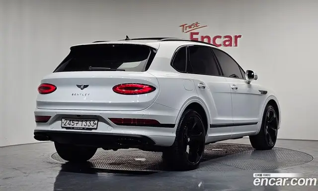 Bentley Bentayga 2024 4.0 автомат (гидро), миниатюра 2