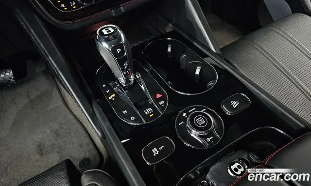 Bentley Bentayga 2024 4.0 автомат (гидро), миниатюра 12