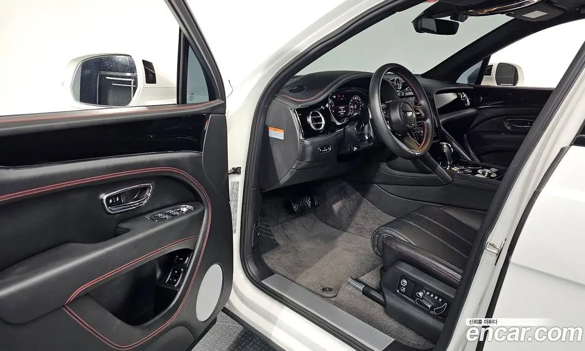 Bentley Bentayga 2024 4.0 автомат (гидро), фото 13