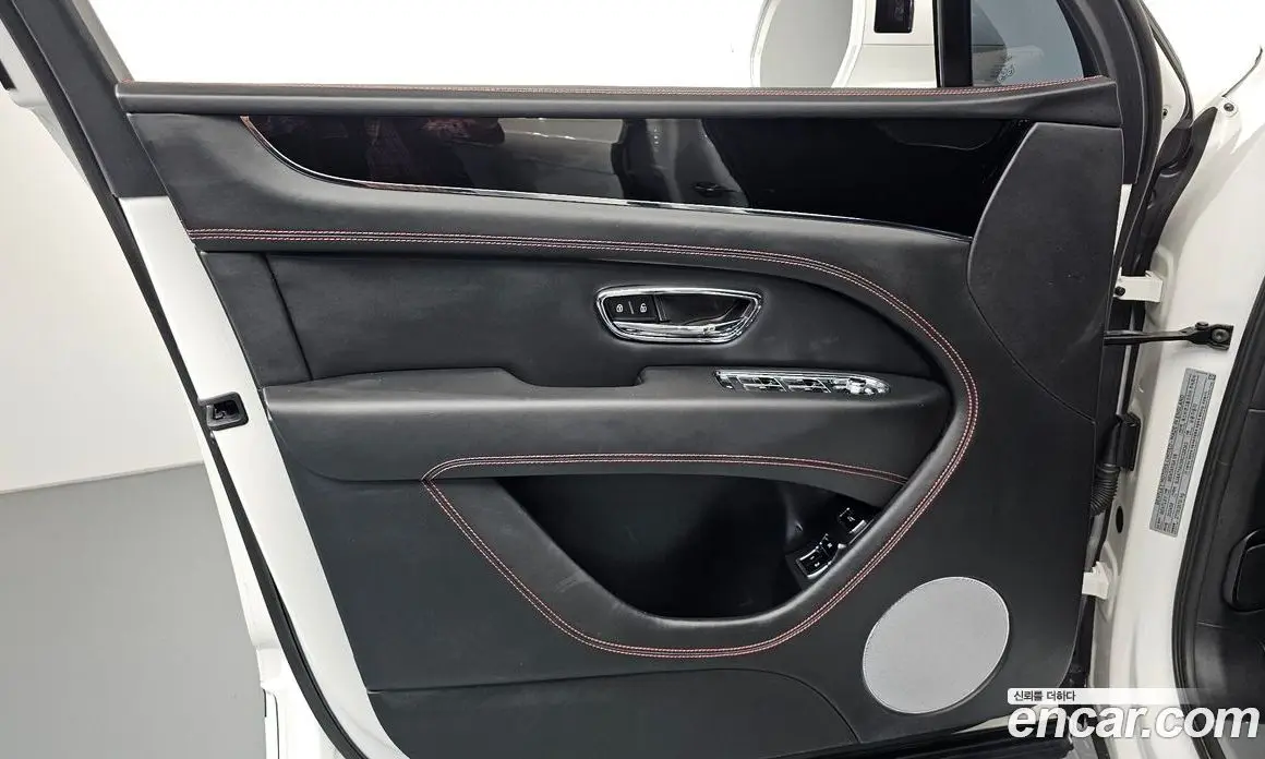 Bentley Bentayga 2024 4.0 автомат (гидро), фото 14