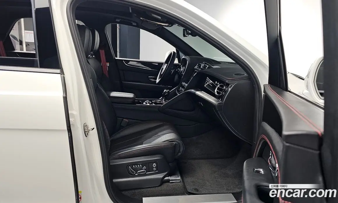 Bentley Bentayga 2024 4.0 автомат (гидро), фото 16