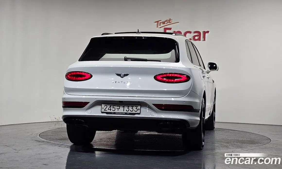 Bentley Bentayga 2024 4.0 автомат (гидро), фото 4