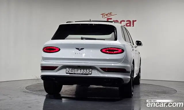 Bentley Bentayga 2024 4.0 автомат (гидро), миниатюра 4
