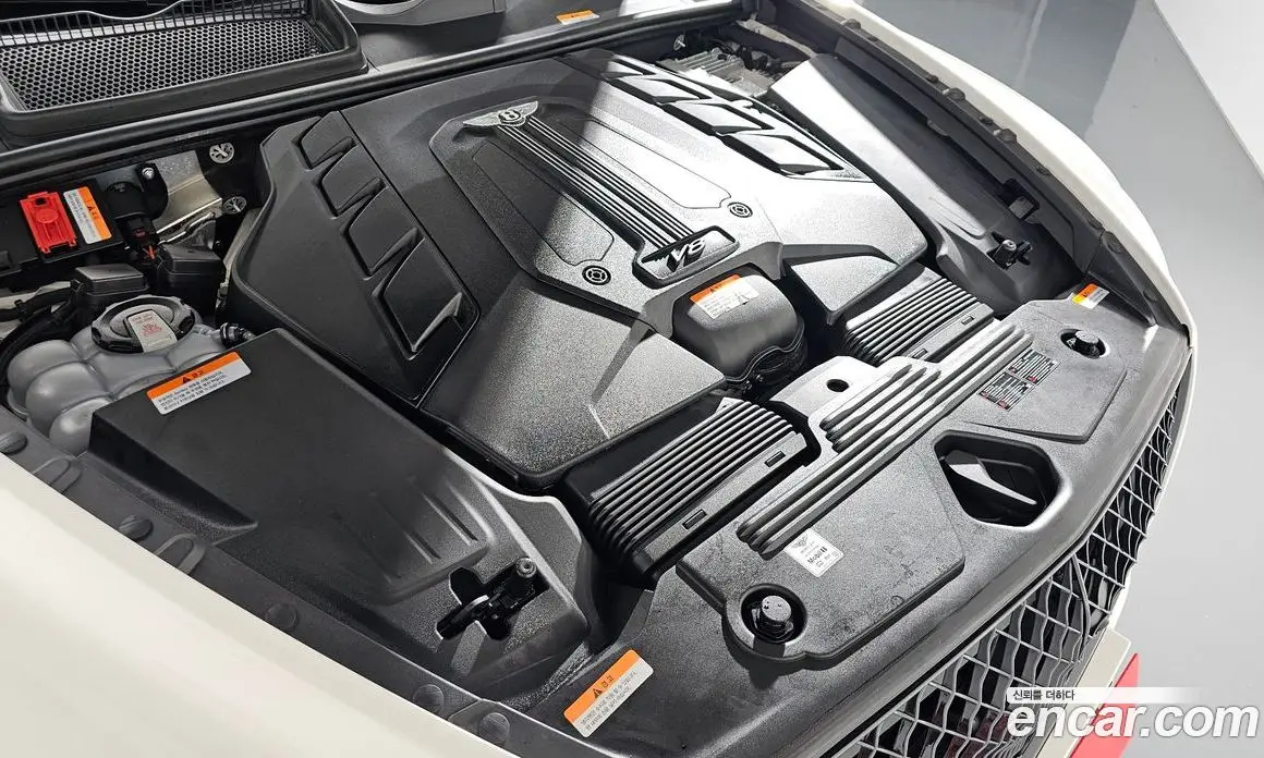 Bentley Bentayga 2024 4.0 автомат (гидро), фото 6