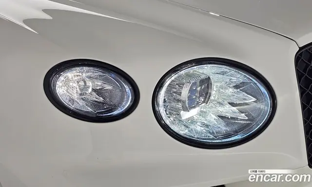 Bentley Bentayga 2024 4.0 автомат (гидро), миниатюра 8