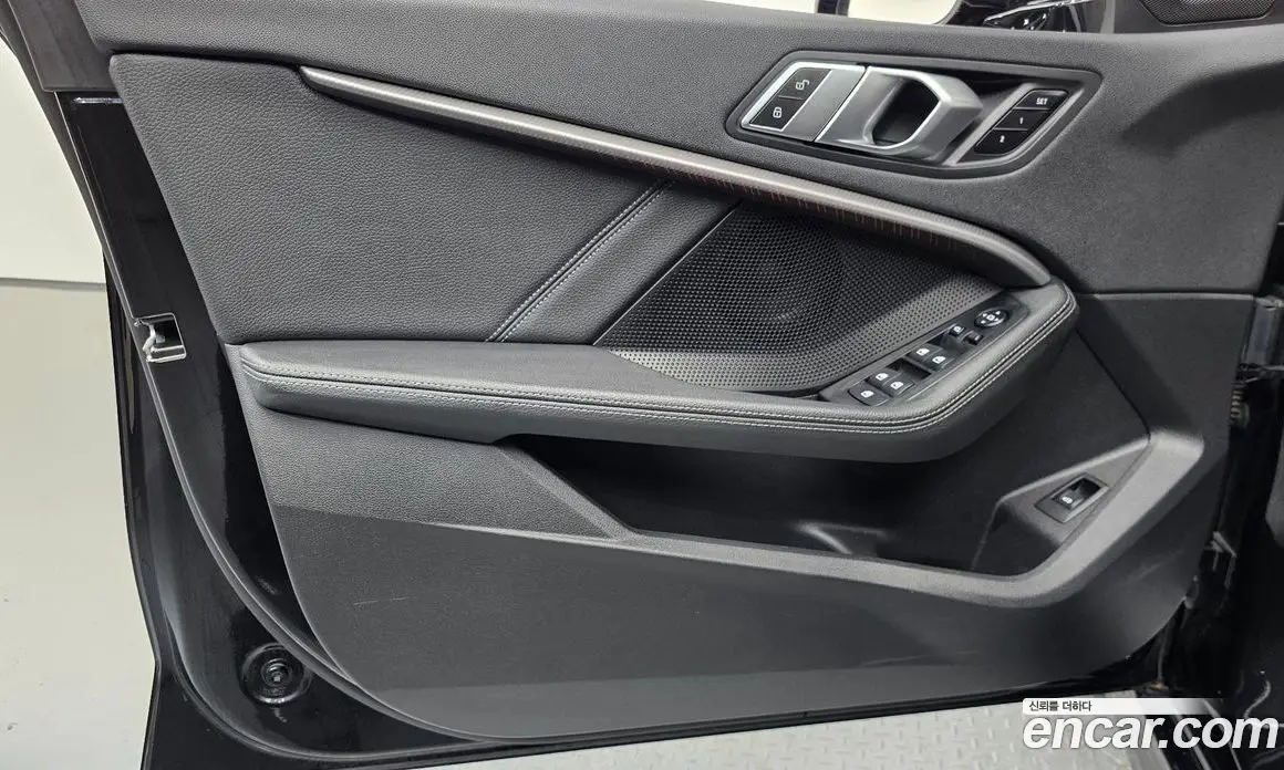 BMW 1 серия 2021 2.0 автомат (гидро), фото 14