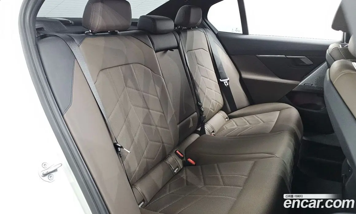 BMW 5 серия 2025 2.0 автомат (гидро), фото 17
