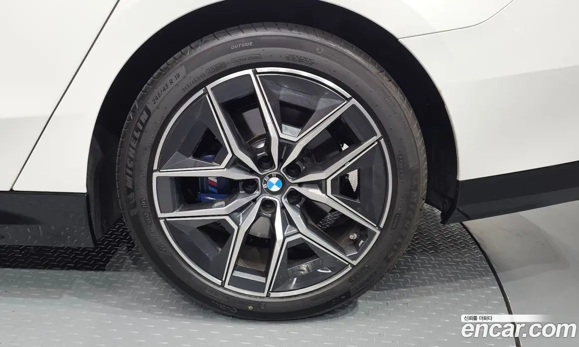 BMW 5 серия 2025 2.0 автомат (гидро), фото 7