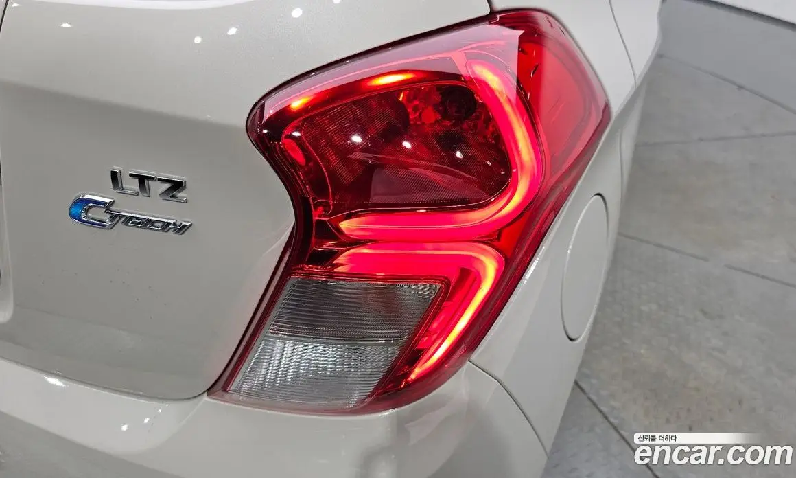 Chevrolet Spark 2016 1.0 автомат (гидро), фото 9