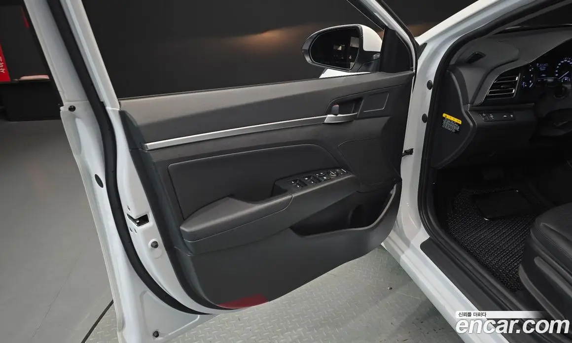Hyundai Avante 2019 1.6 автомат (гидро), фото 14