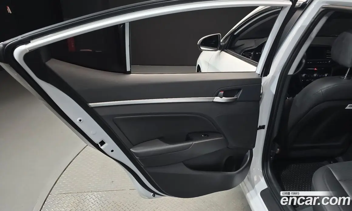 Hyundai Avante 2019 1.6 автомат (гидро), фото 15