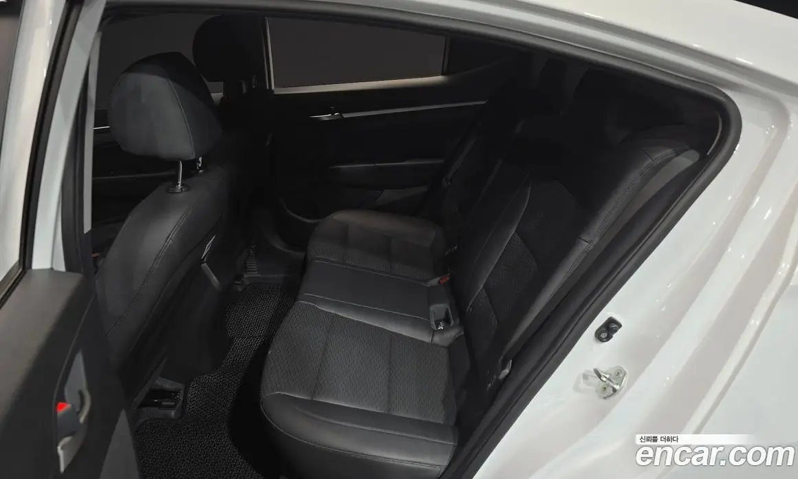 Hyundai Avante 2019 1.6 автомат (гидро), фото 17