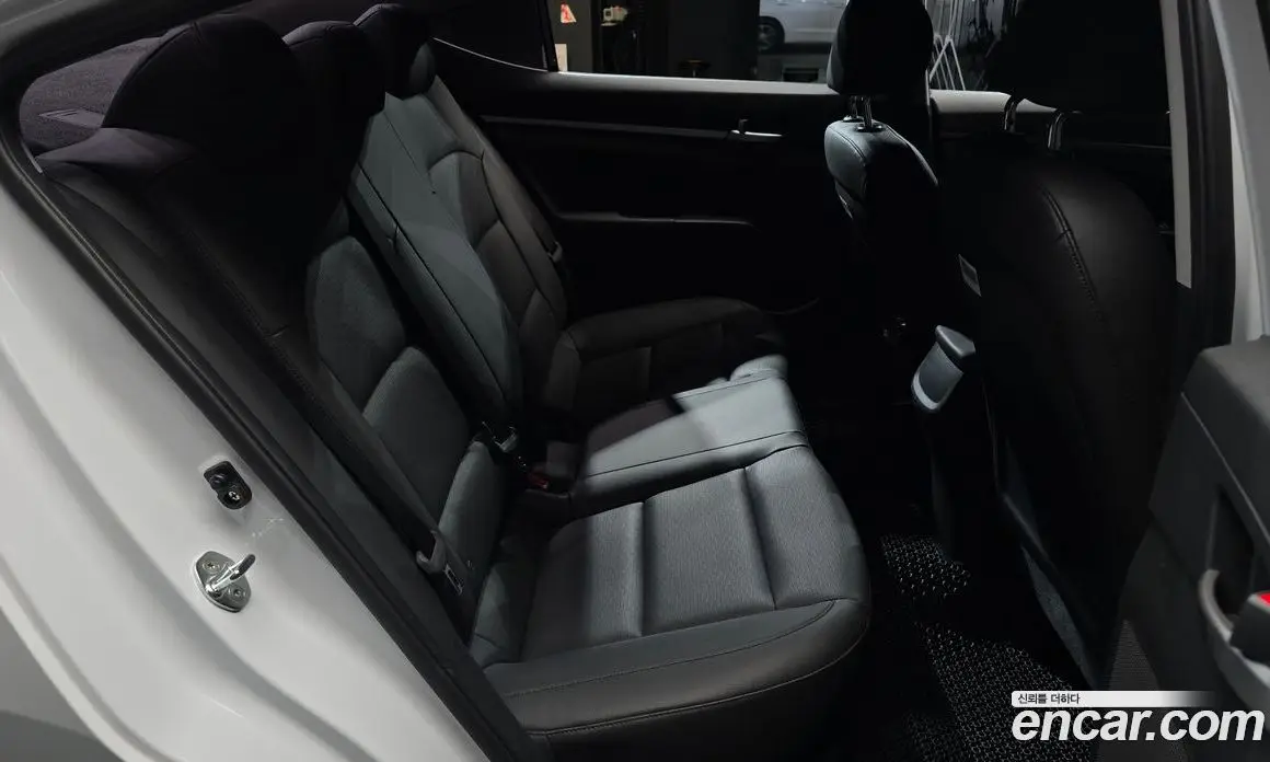 Hyundai Avante 2019 1.6 автомат (гидро), фото 18