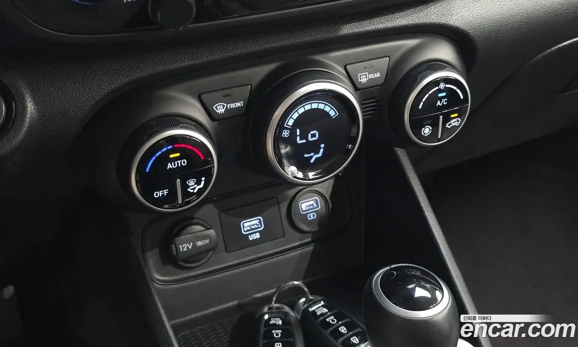 Hyundai Venue 2019 1.6 автомат (гидро), фото 18