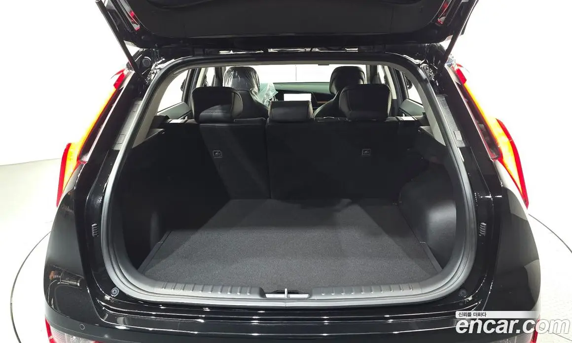 Kia Niro 2023 0.2 автомат (гидро), фото 23