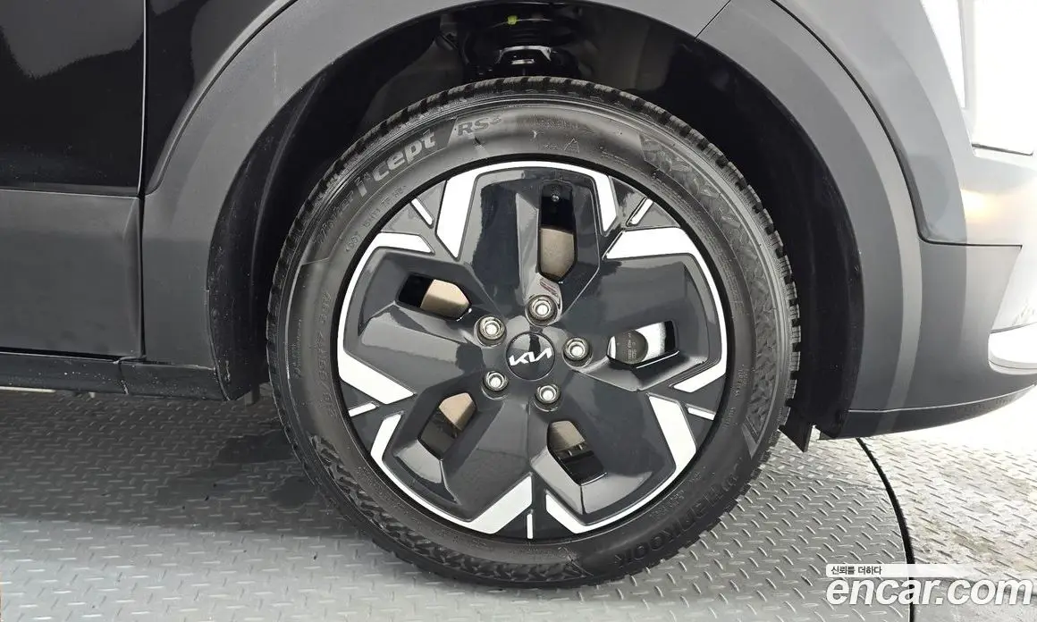 Kia Niro 2023 0.2 автомат (гидро), фото 7