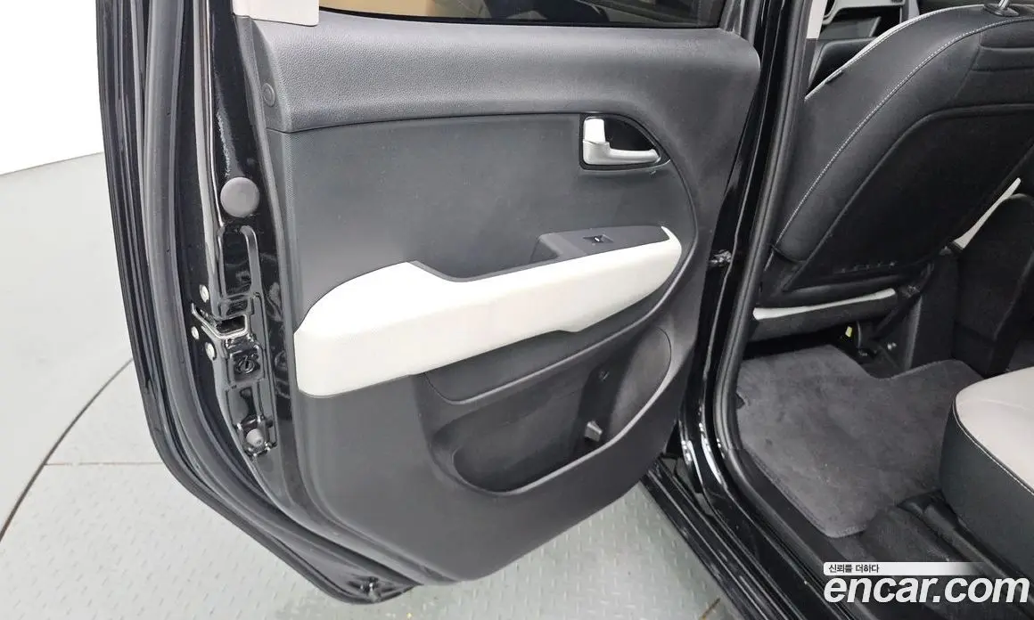 Kia Ray 2023 1.0 автомат (гидро), фото 14