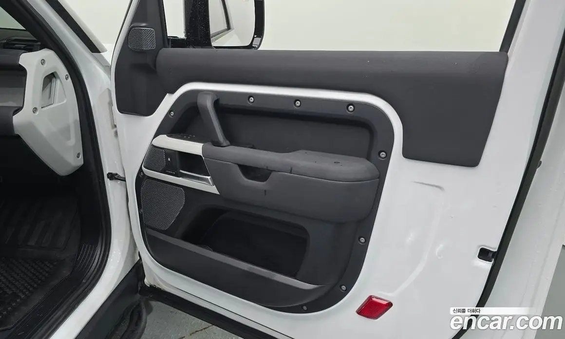 Land Rover Defender 2022 3.0 автомат (гидро), фото 14