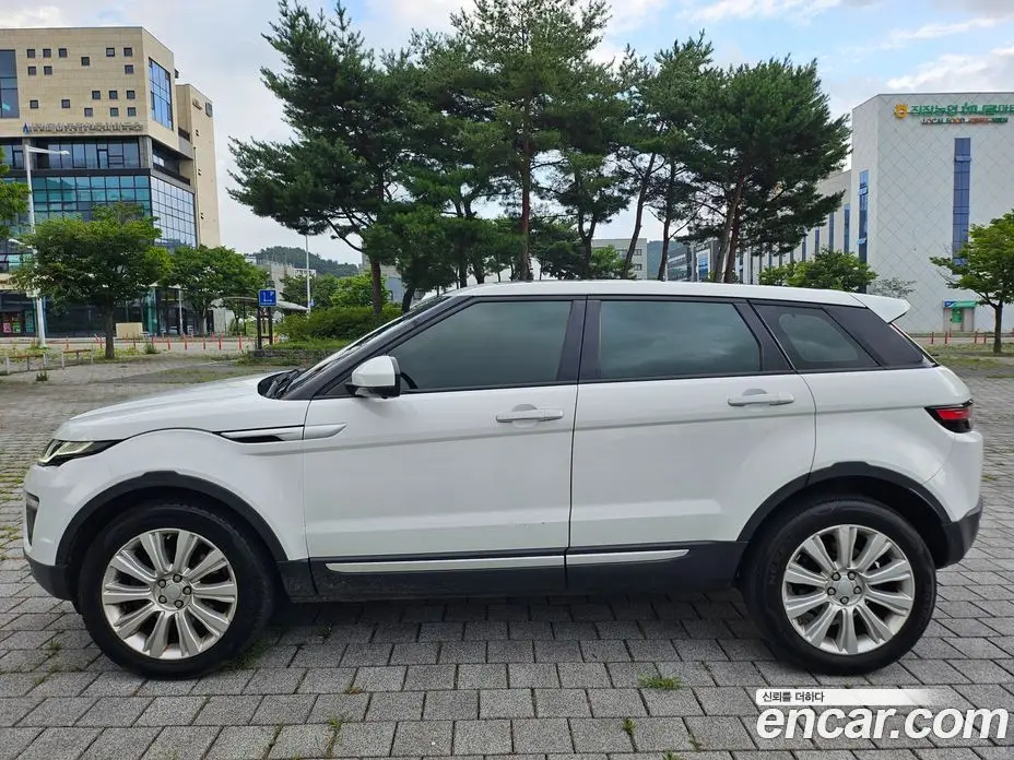 Land Rover Range Rover Evoque 2017 2.0 автомат (гидро), фото 4