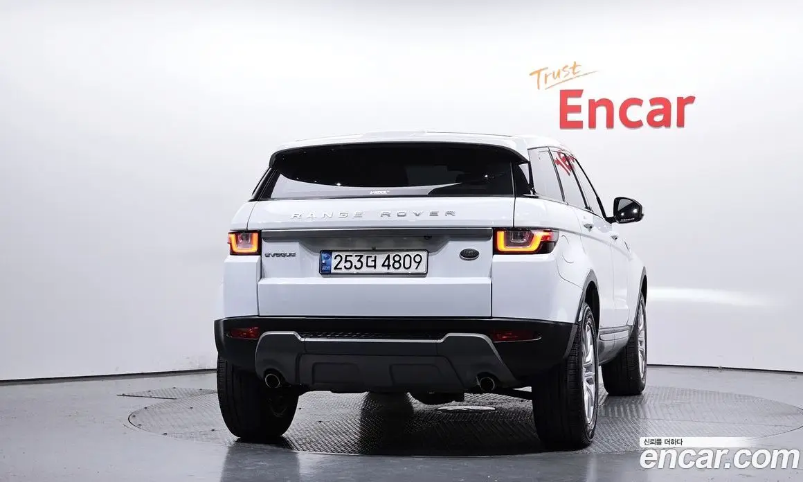 Land Rover Range Rover Evoque 2017 2.0 автомат (гидро), фото 4