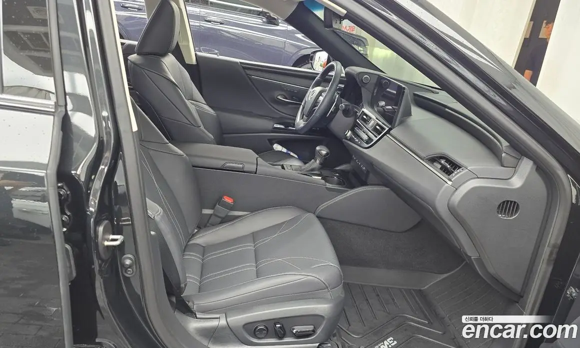 Lexus ES 2023 2.5 автомат (гидро), фото 16