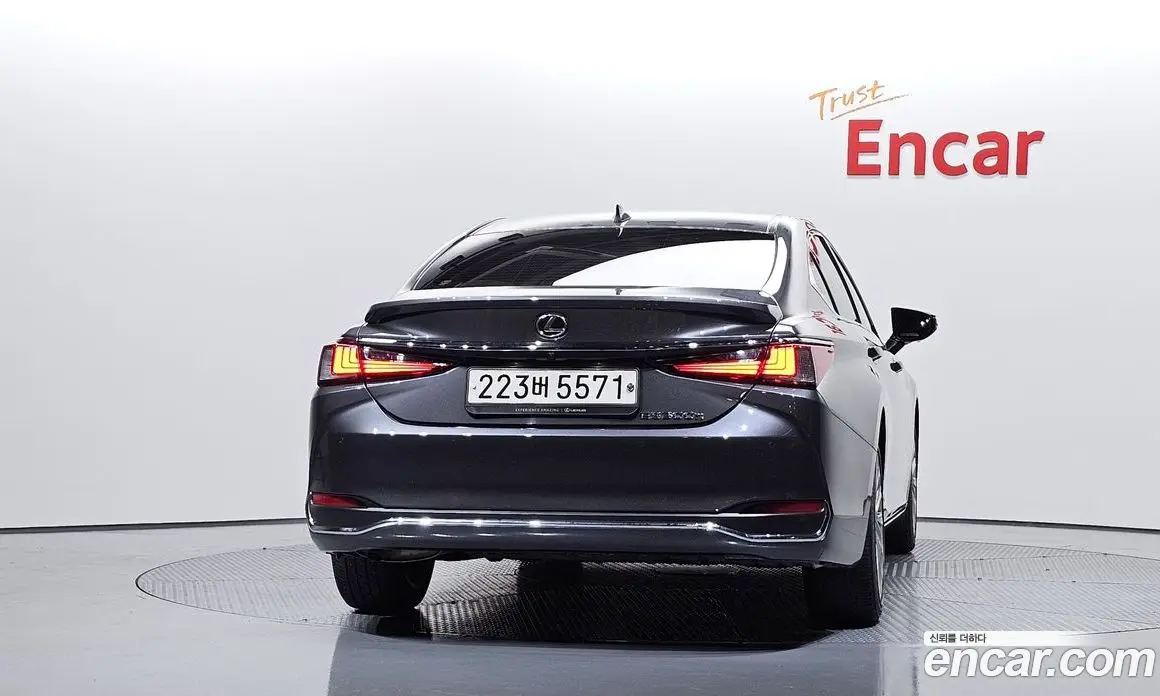 Lexus ES 2023 2.5 автомат (гидро), фото 4
