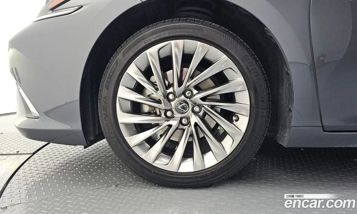 Lexus ES 2023 2.5 автомат (гидро), фото 5
