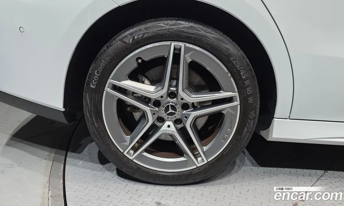 Mercedes-Benz CLA-Class 2024 2.0 автомат (гидро), фото 5