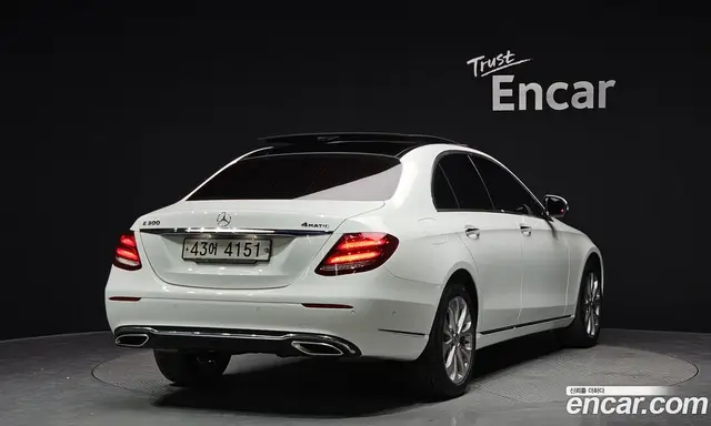 Mercedes-Benz E-Class 2017 2.0 автомат (гидро), миниатюра 2