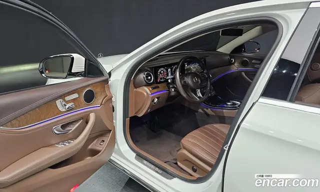 Mercedes-Benz E-Class 2017 2.0 автомат (гидро), миниатюра 10