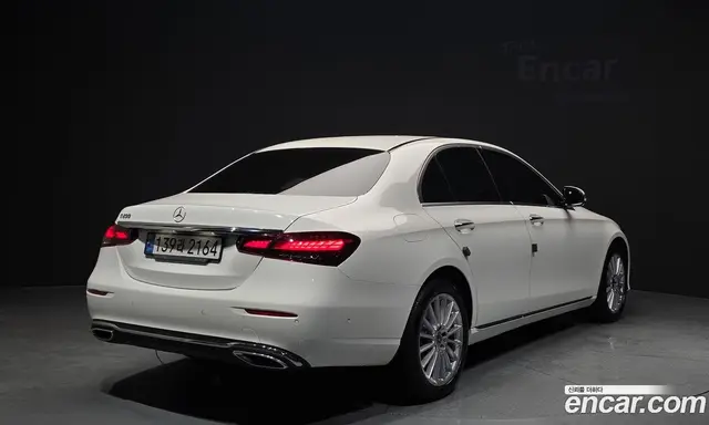 Mercedes-Benz E-Class 2022 2.0 автомат (гидро), миниатюра 2