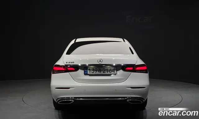 Mercedes-Benz E-Class 2022 2.0 автомат (гидро), миниатюра 4