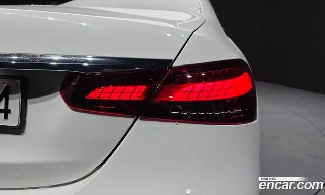 Mercedes-Benz E-Class 2022 2.0 автомат (гидро), миниатюра 9