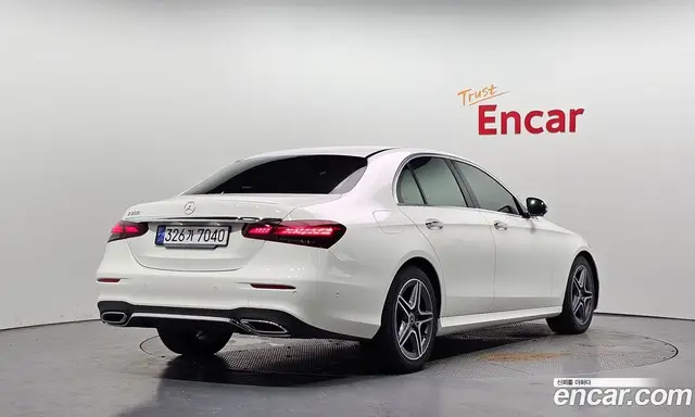 Mercedes-Benz E-Class 2023 2.0 автомат (гидро), миниатюра 2
