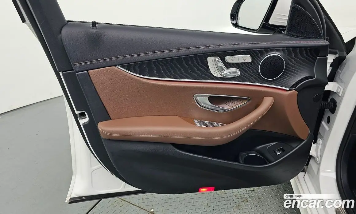 Mercedes-Benz E-Class 2023 2.0 автомат (гидро), фото 14