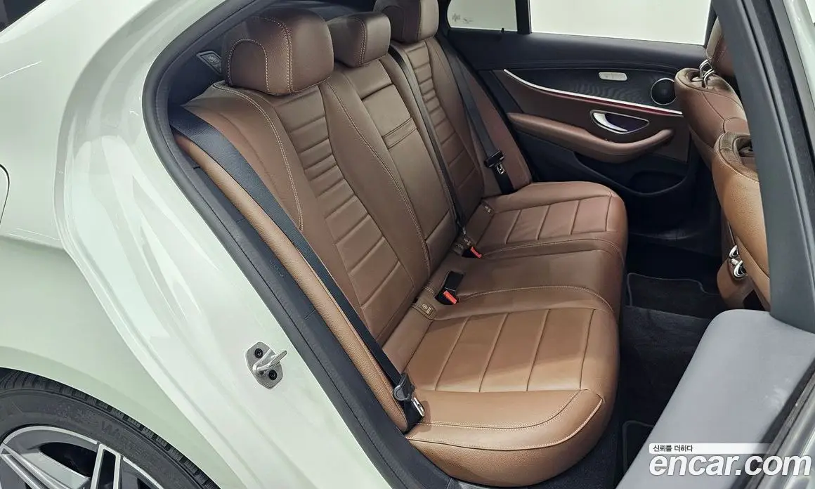 Mercedes-Benz E-Class 2023 2.0 автомат (гидро), фото 17