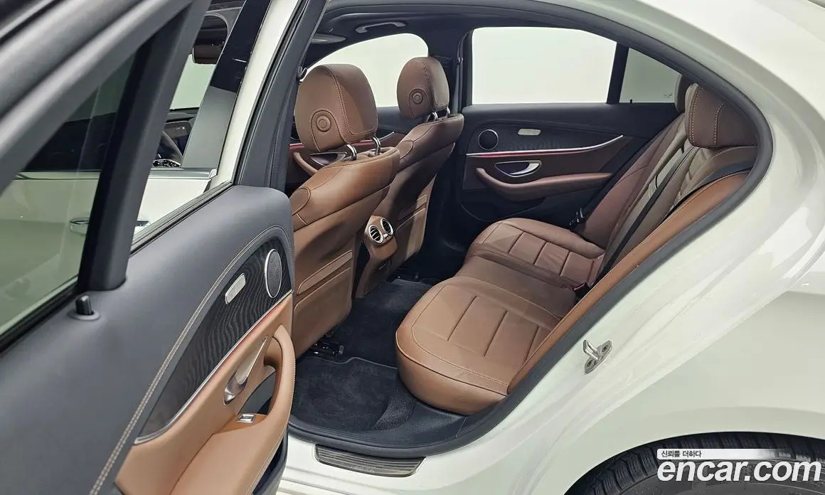 Mercedes-Benz E-Class 2023 2.0 автомат (гидро), фото 28