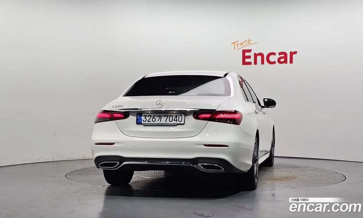 Mercedes-Benz E-Class 2023 2.0 автомат (гидро), фото 4