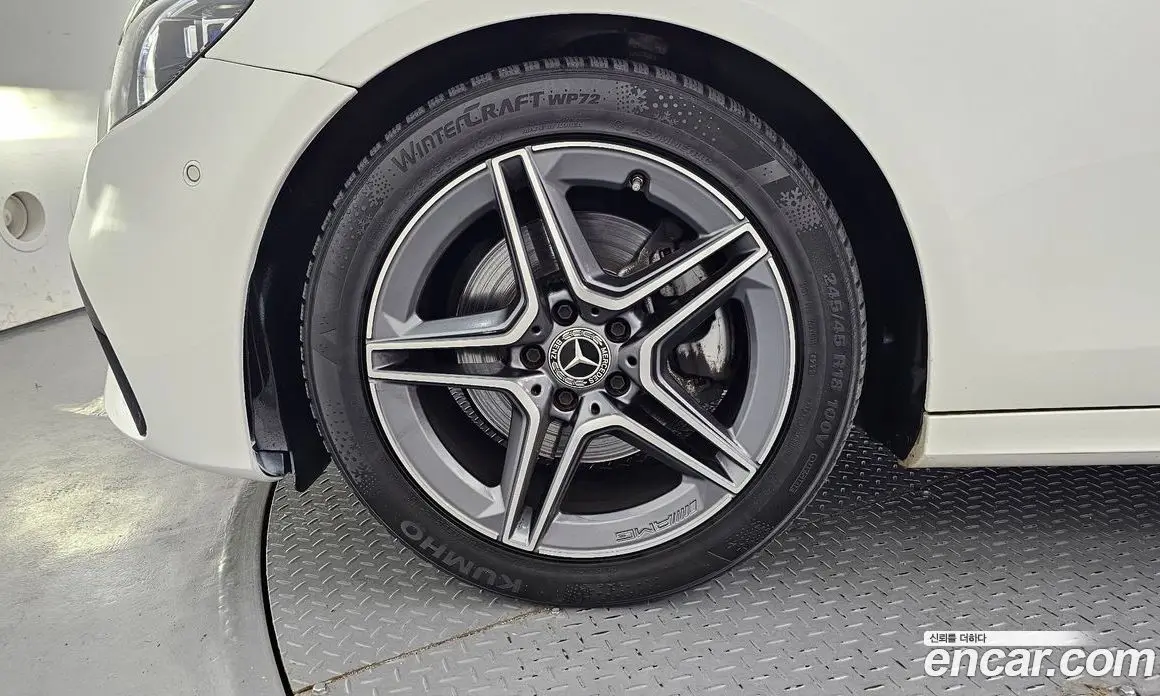 Mercedes-Benz E-Class 2023 2.0 автомат (гидро), фото 5