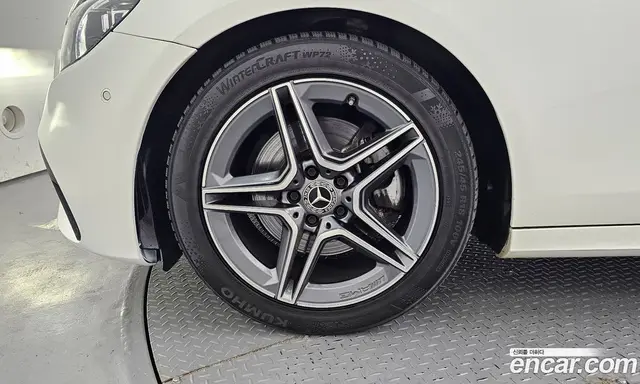 Mercedes-Benz E-Class 2023 2.0 автомат (гидро), миниатюра 5