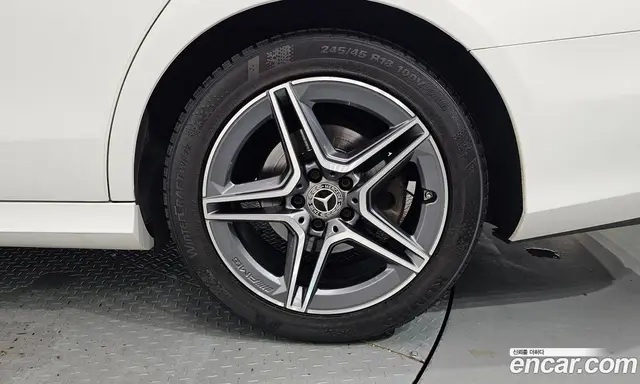 Mercedes-Benz E-Class 2023 2.0 автомат (гидро), миниатюра 7