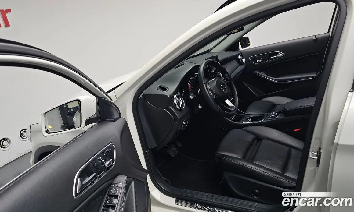 Mercedes-Benz GLA-Class 2017 2.0 автомат (гидро), фото 13
